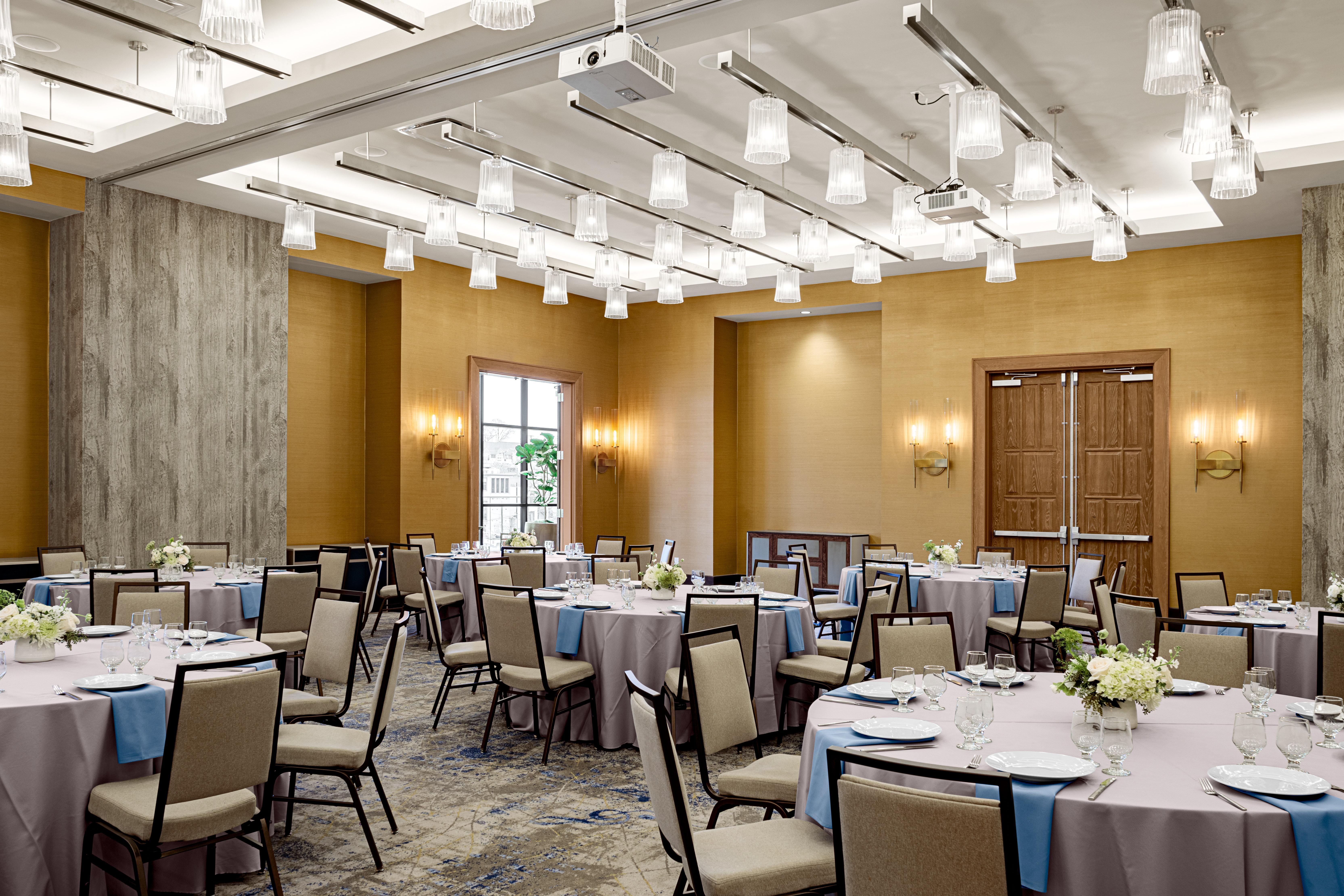 Holiday Inn & Suites Nashville Downtown Broadway Extérieur photo