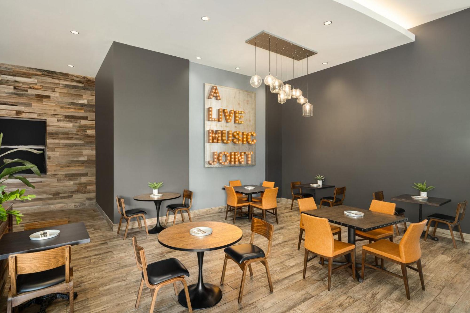 Holiday Inn & Suites Nashville Downtown Broadway Extérieur photo